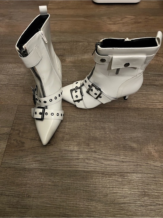 Wild Pair Shoes - Wild Pair Sz 7 White Pointed Toe Harness Ankle Boots